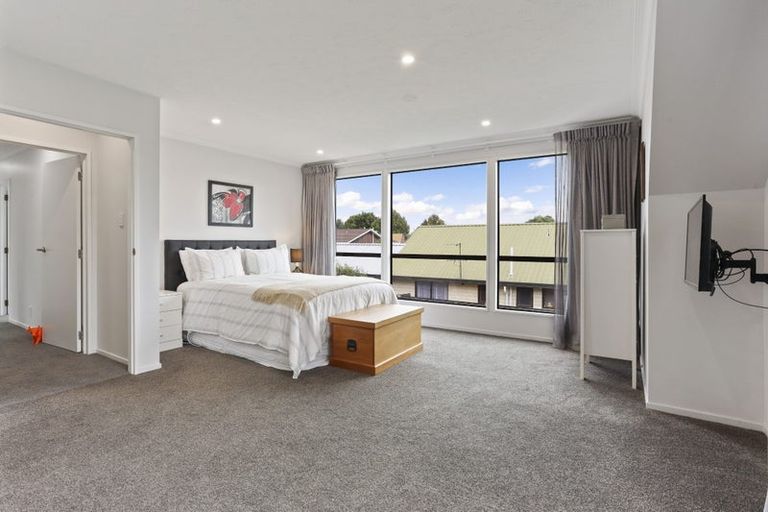 Photo of property in 10 Pyatt Place, Redwood, Christchurch, 8051