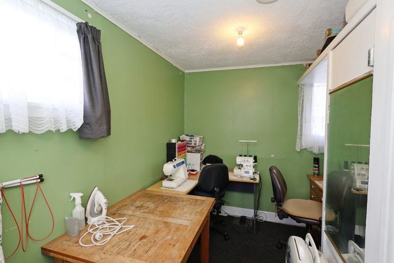 Photo of property in 23 Nichol Street, Heidelberg, Invercargill, 9812