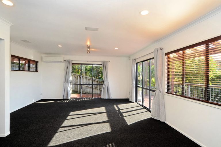 Photo of property in 7 Glenreagh Place, Torbay, Auckland, 0630