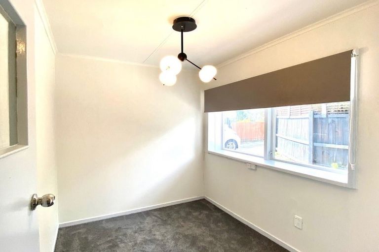 Photo of property in 240e Great North Road, Henderson, Auckland, 0612