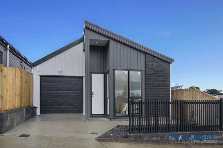 Photo of property in 45 Horokaka Street, Massey, Auckland, 0614