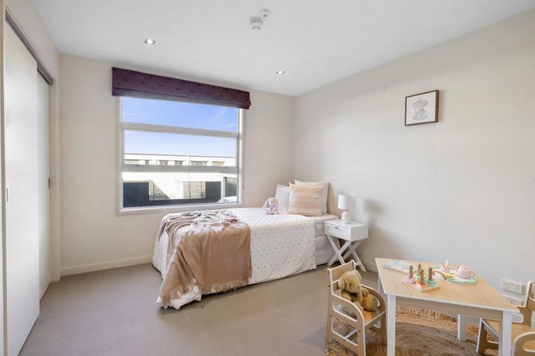 Photo of property in Quarterdeck, 3/4 Buller Street, New Plymouth, 4310