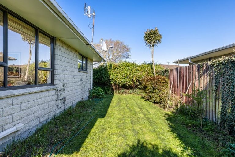 Photo of property in 1/52a Aorangi Road, Bryndwr, Christchurch, 8053