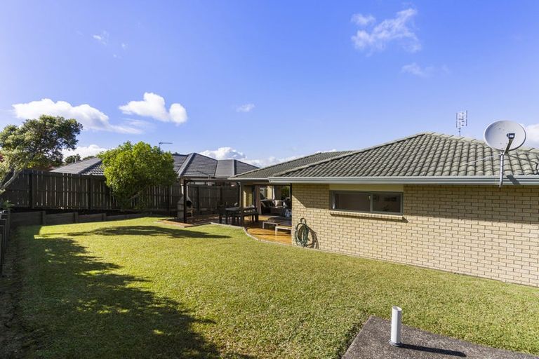 Photo of property in 71 Kath Hopper Drive, Orewa, 0931