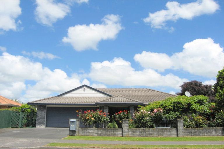 Photo of property in 10 Longford Park Drive, Takanini, 2112