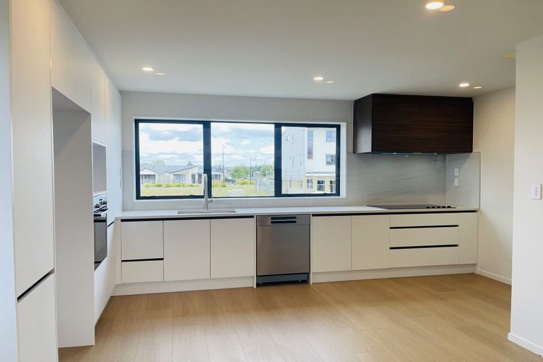 Photo of property in 7 Awhi Way, Karaka, 2578