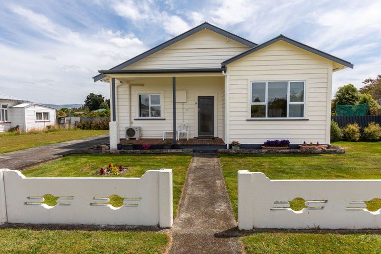 Photo of property in 37 Fox Street, Woodville, 4920