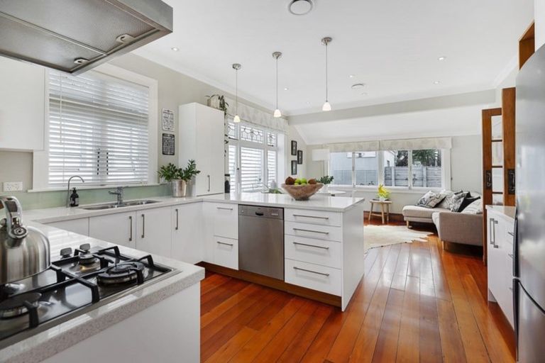 Photo of property in 52 Dundas Street, Seatoun, Wellington, 6022