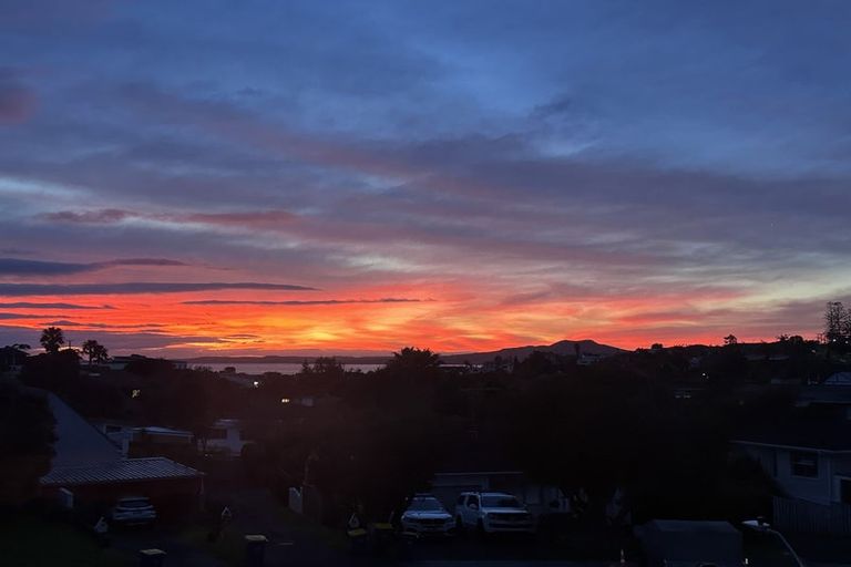 Photo of property in 9 Prestige Place, Castor Bay, Auckland, 0620