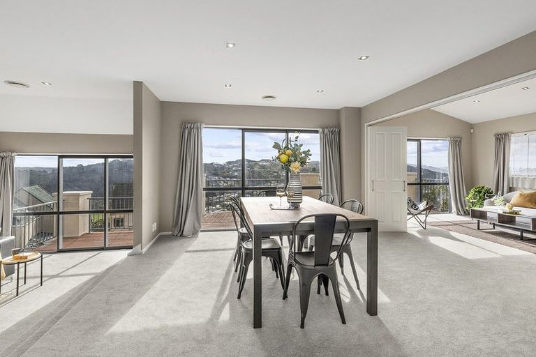 Photo of property in 17 Landsdowne Terrace, Karori, Wellington, 6012