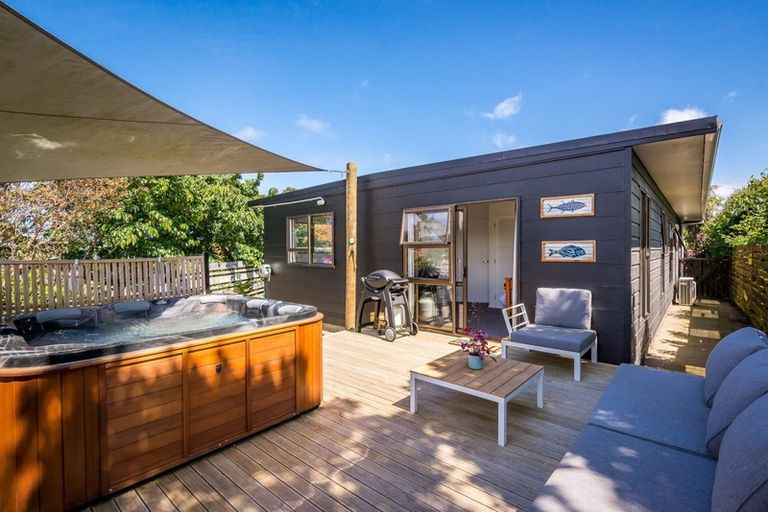 Photo of property in 82 Gray Avenue, Paraparaumu Beach, Paraparaumu, 5032