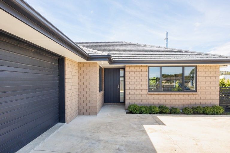 Photo of property in 2 Monarch Drive, Ashhurst, 4810