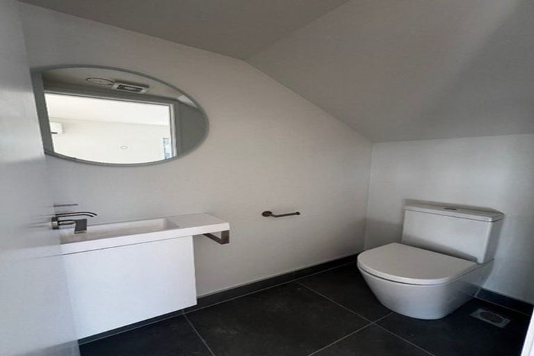 Photo of property in 21 Divich Avenue, Te Atatu South, Auckland, 0610