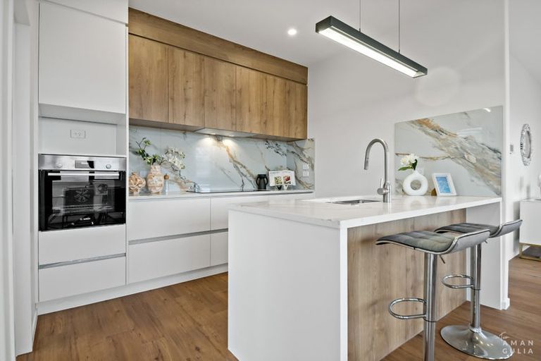 Photo of property in 15 Mara Way, Sunnyvale, Auckland, 0612