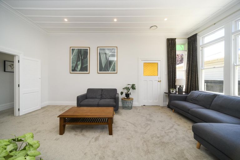Photo of property in 84 Featherston Street, Takaro, Palmerston North, 4412