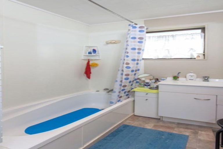 Photo of property in 100a Hilton Drive, Whangamata, 3620