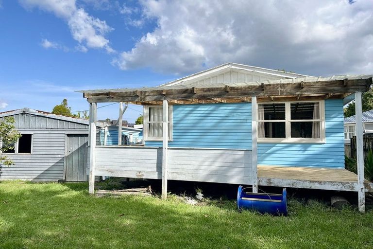 Photo of property in 25 Lendic Avenue, Henderson, Auckland, 0612