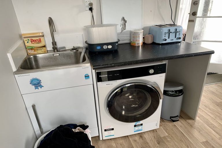 Photo of property in 50b Hartford Crescent, Totara Park, Upper Hutt, 5018