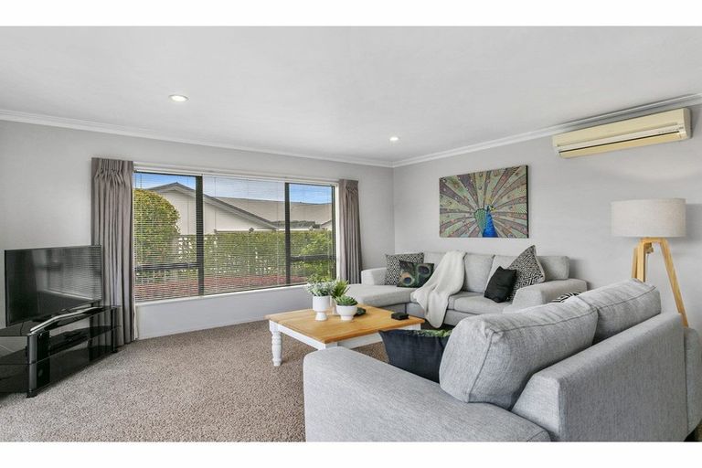 Photo of property in 77 Harvey Street, Waipahihi, Taupo, 3330