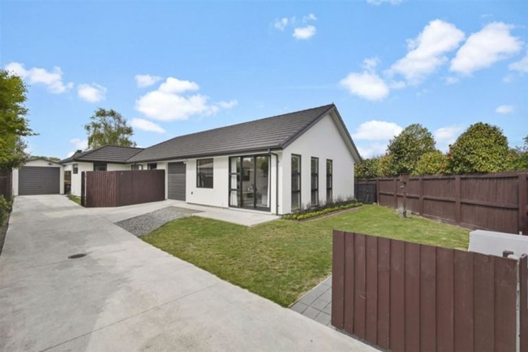 Photo of property in 8 Hurst Place, Parklands, Christchurch, 8083