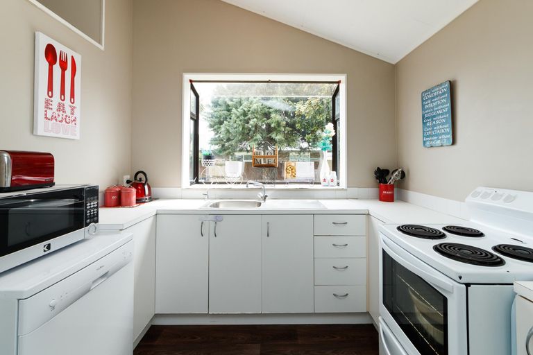 Photo of property in 6 Mercury Street, Milson, Palmerston North, 4414