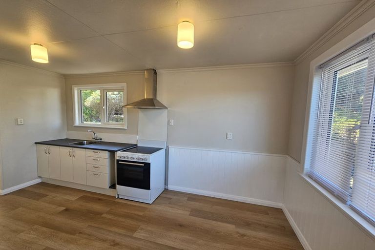 Photo of property in 5 Karewa Street, Castlecliff, Whanganui, 4501