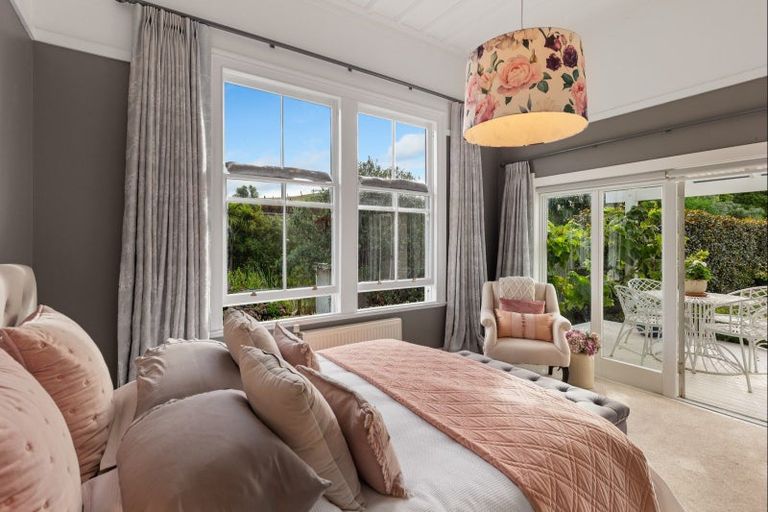 Photo of property in 214 Heatherlea Road East, Levin, 5571