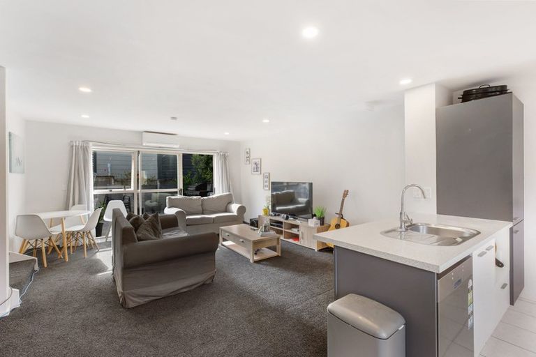 Photo of property in 1/206 Manuka Road, Bayview, Auckland, 0629