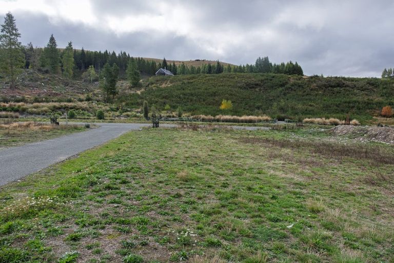 Photo of property in 21 Luge Loop, Castle Hill, 7580