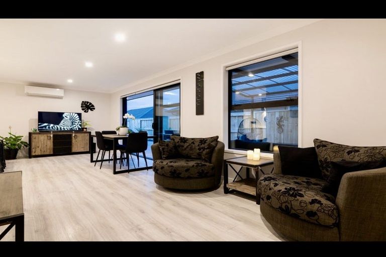 Photo of property in 15 Kotiate Street, Papamoa Beach, Papamoa, 3118