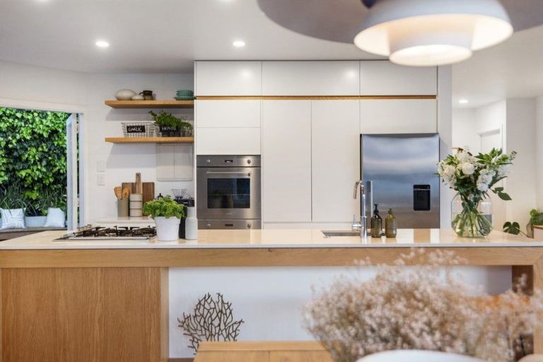 Photo of property in 1/106 Island Bay Road, Beach Haven, Auckland, 0626