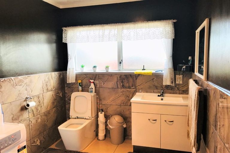 Photo of property in 5 Lendenfeld Drive, Papatoetoe, Auckland, 2025