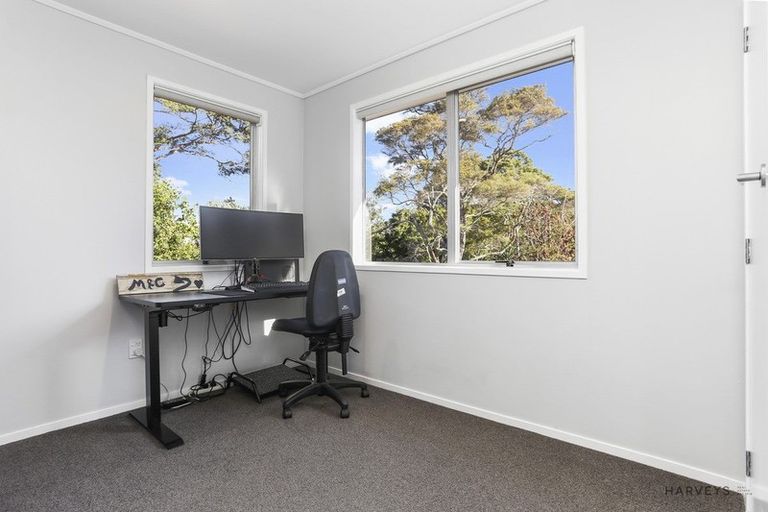 Photo of property in 7 Stallard Place, Glen Eden, Auckland, 0602