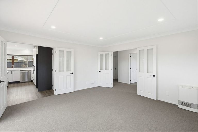Photo of property in 4 Glen Loch Place, Paraparaumu, 5032
