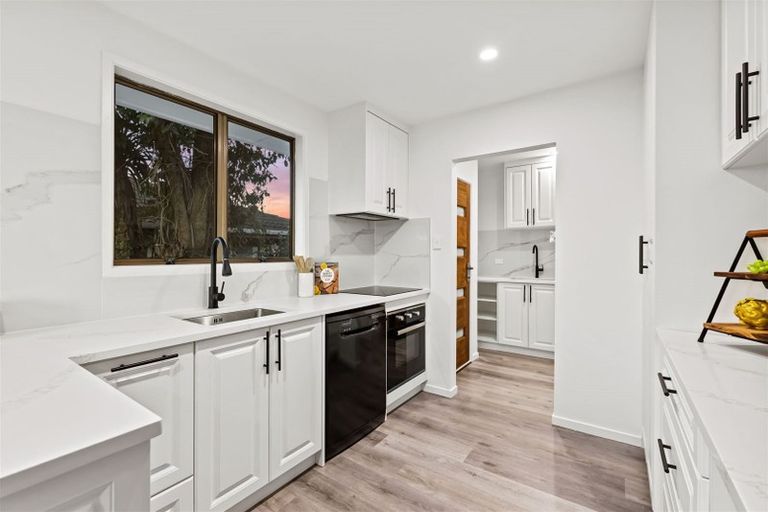 Photo of property in 2 Forest Hill Road, Henderson, Auckland, 0612