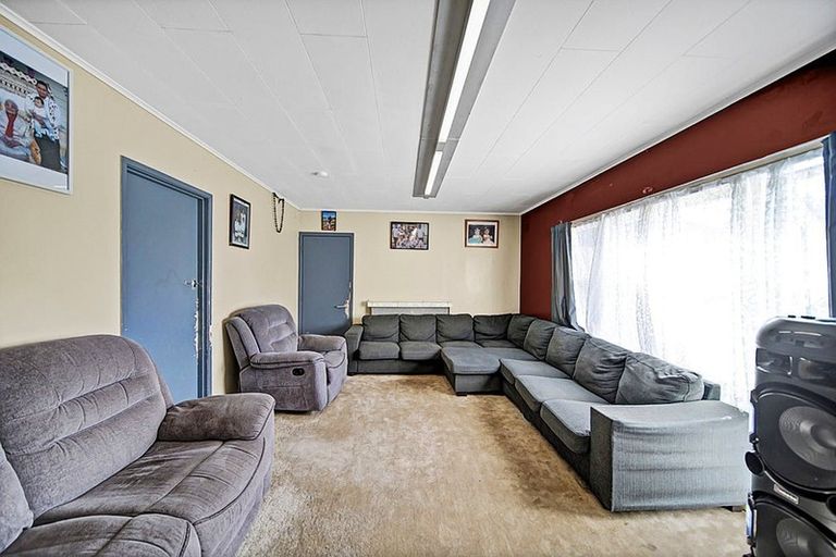 Photo of property in 13 Humphreys Place, Mangere, Auckland, 2022