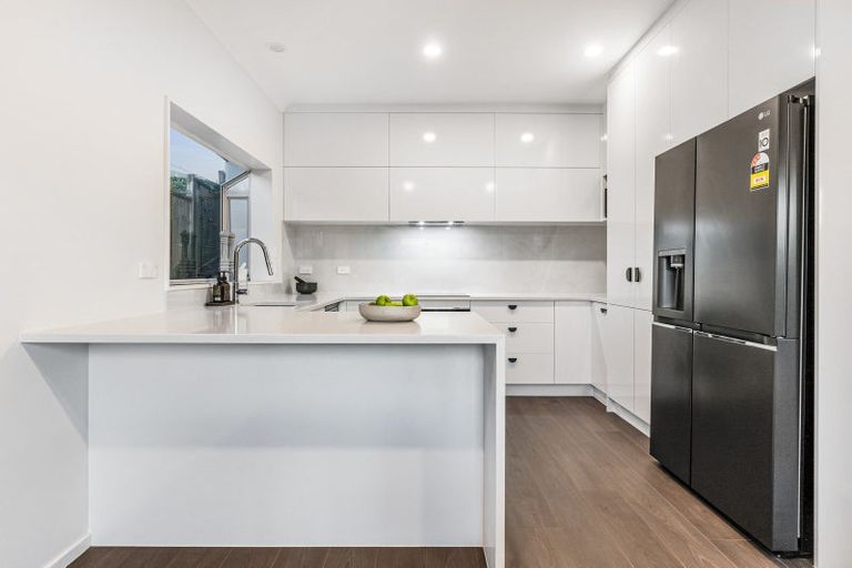 Photo of property in 4 Redfern Lane, Glenfield, Auckland, 0629