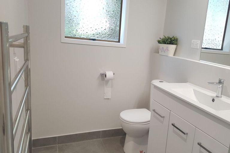 Photo of property in 14 Oaktree Avenue, Browns Bay, Auckland, 0630