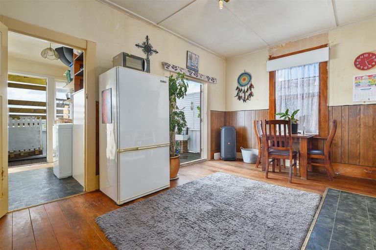 Photo of property in 141 Colwill Road, Massey, Auckland, 0614