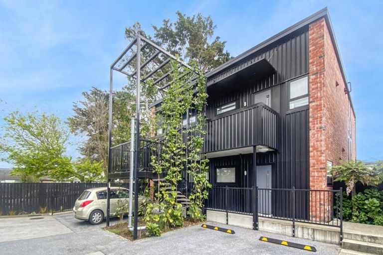 Photo of property in 15 Whakarato Way, Takanini, 2112