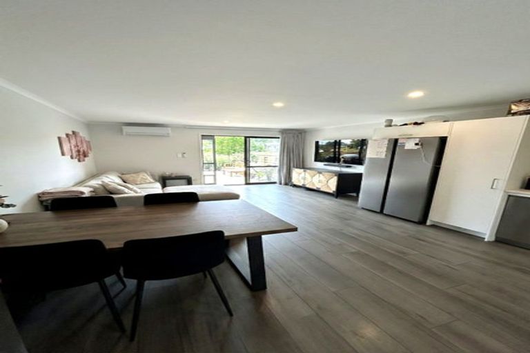 Photo of property in 56 Papatupu Way, Kumeu, 0810