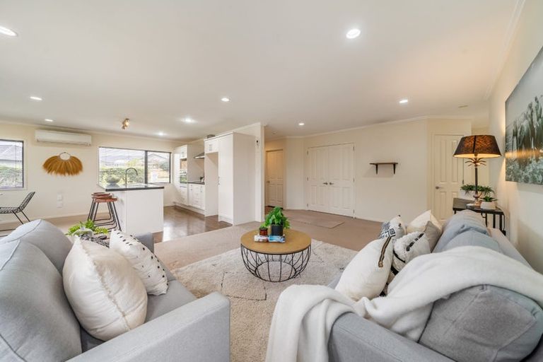 Photo of property in 48 Sunstone Crescent, Brown Owl, Upper Hutt, 5018