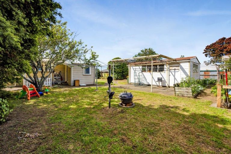 Photo of property in 64 Puriri Street, Hawera, 4610