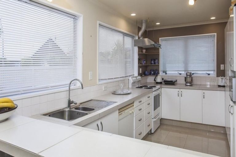 Photo of property in 77 Regency Crescent, Redwood, Christchurch, 8051