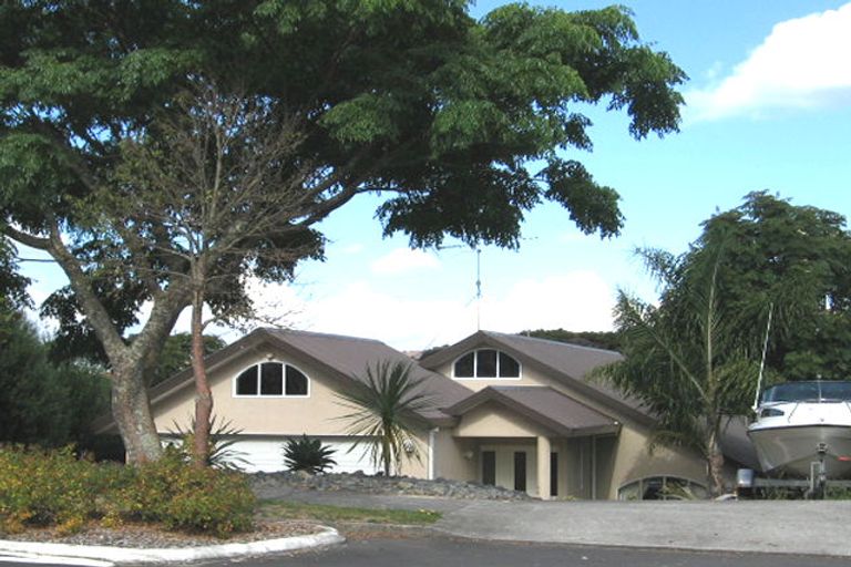 Photo of property in 16 Lagoon Way, West Harbour, Auckland, 0618