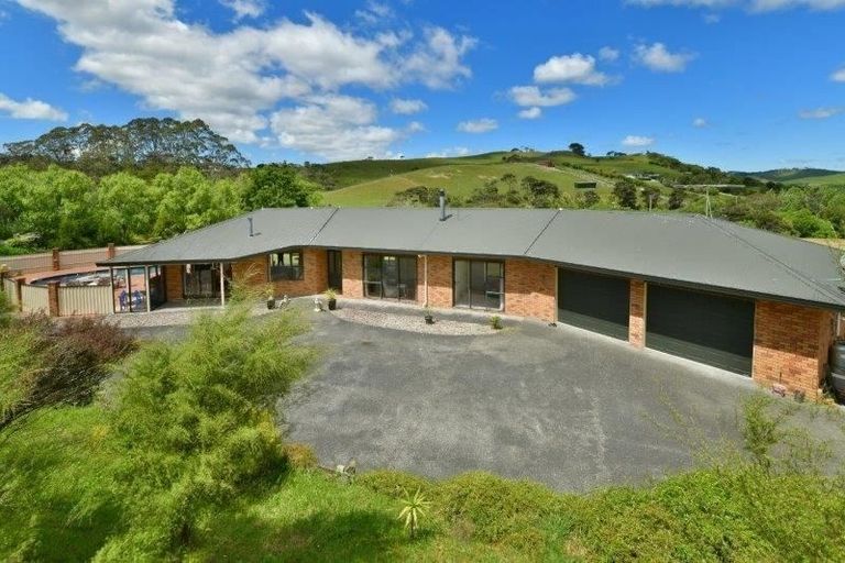 Photo of property in 744 Peak Road, Helensville, 0875