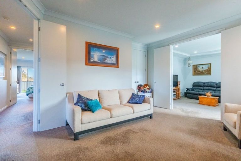 Photo of property in 32 Heynes Place, Clive, 4102