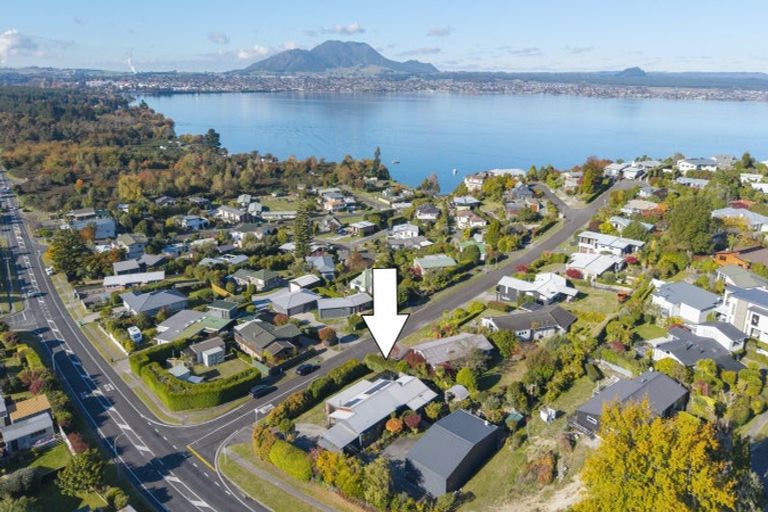 Photo of property in 2 Scenic Heights, Acacia Bay, Taupo, 3330