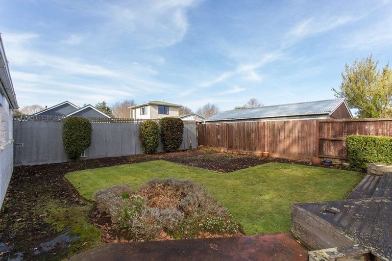 Photo of property in 6 Rathlin Street, Redwood, Christchurch, 8051