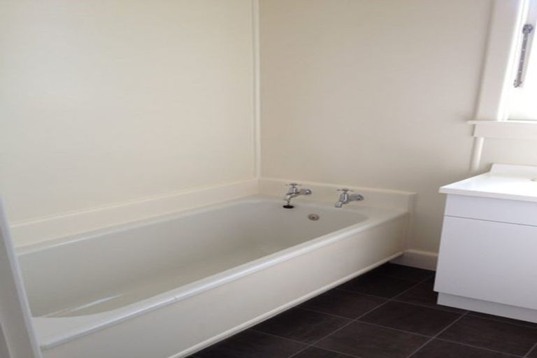 Photo of property in 11 Anzac Avenue, Onekawa, Napier, 4110